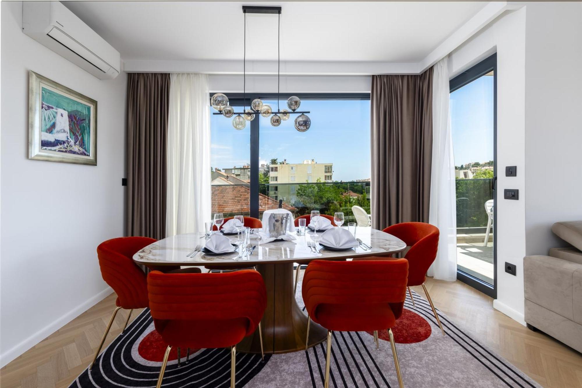 Rausion Luxury Apartment *
