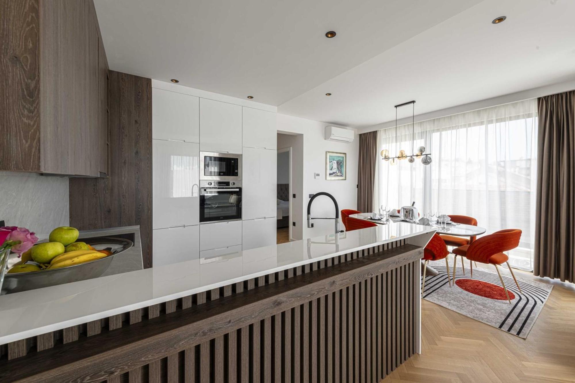 Rausion Luxury Apartment *